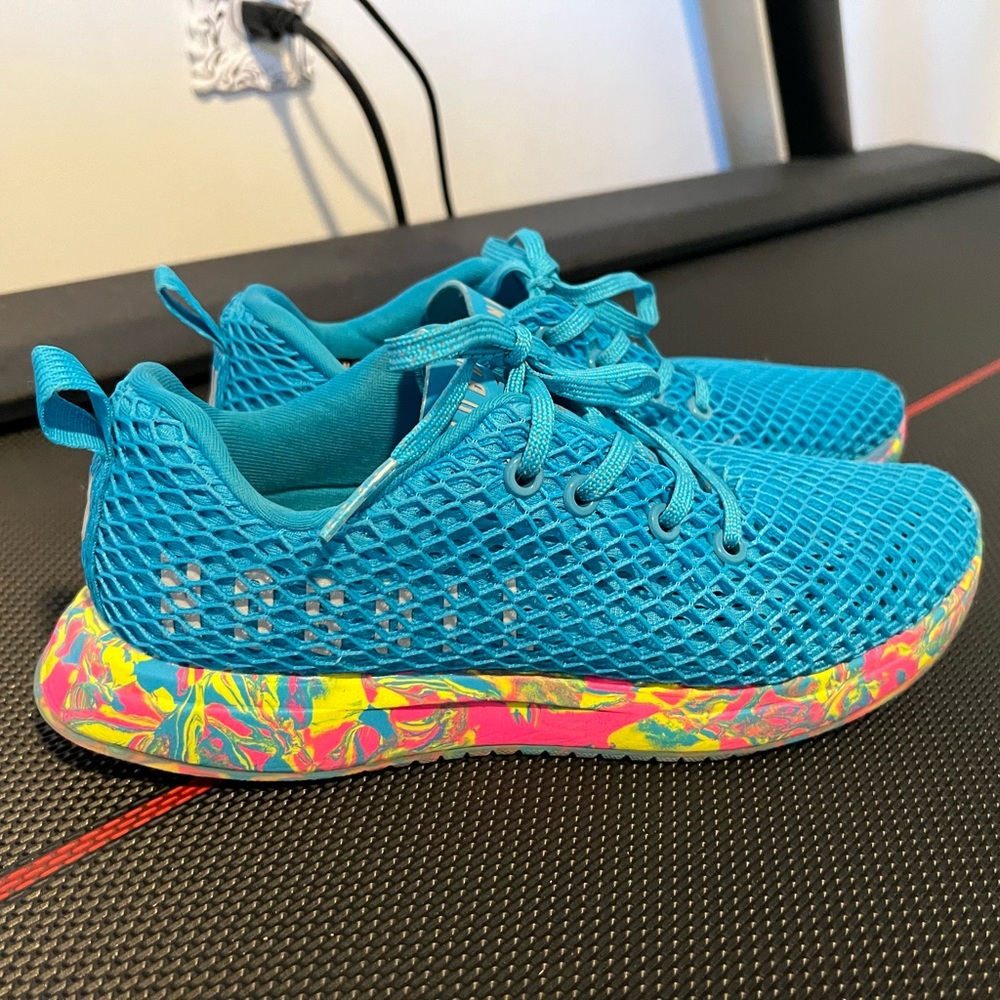 No Bull Mesh Runners Sz 8.5 Light electric blue w/rainbow soles